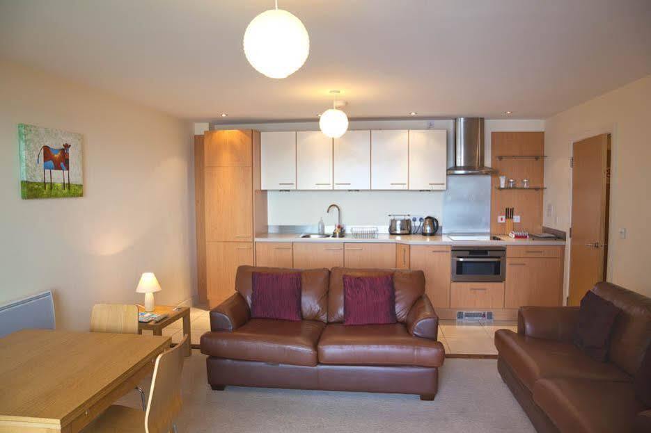 Bayview Apartments Sports Village Cardiff Free Parking & Free Wi Fi Exterior foto